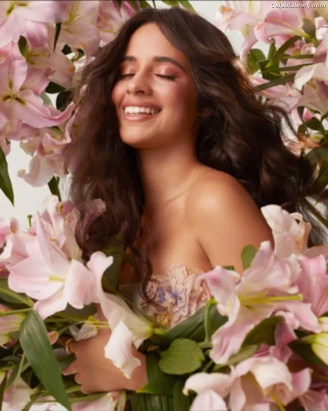 Camila Cabello photo 1 of 2287