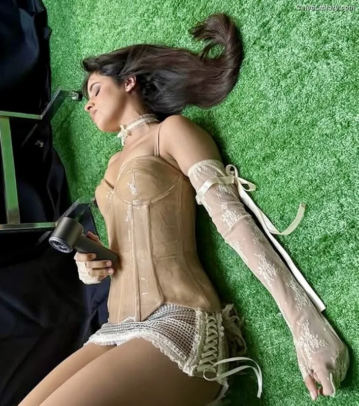 Camila Cabello photo 19 of 2287