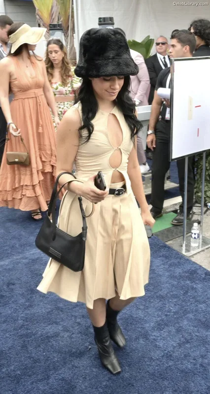 Camila Cabello photo 4 of 2287