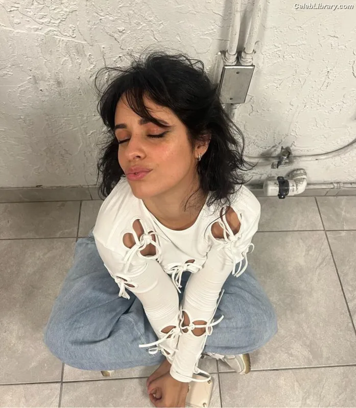 Camila Cabello photo 17 of 2287