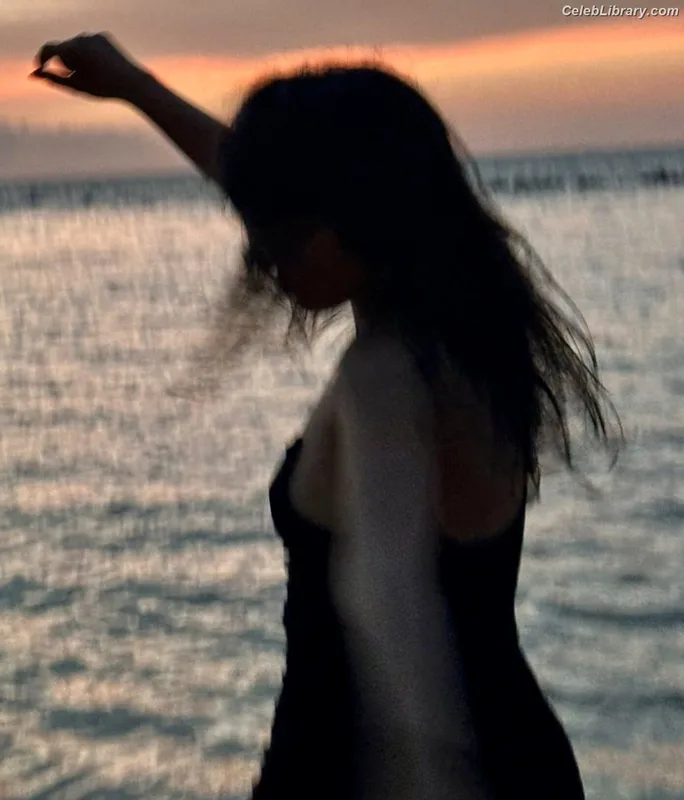 Camila Cabello photo 18 of 2287