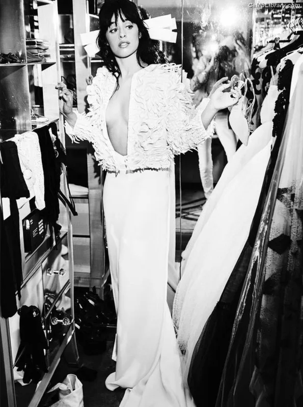 Camila Cabello photo 3 of 2287