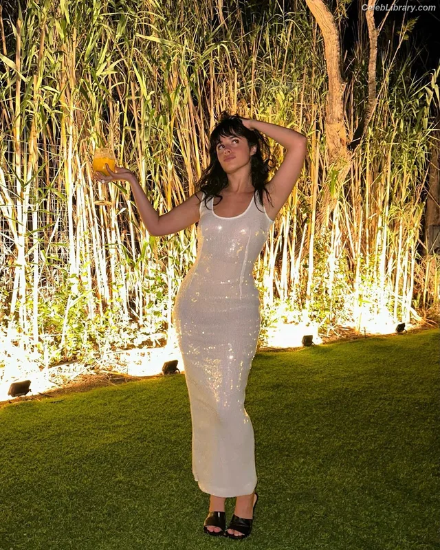 Camila Cabello photo 11 of 2287