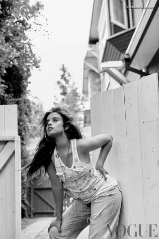 Camila Cabello photo 16 of 2287