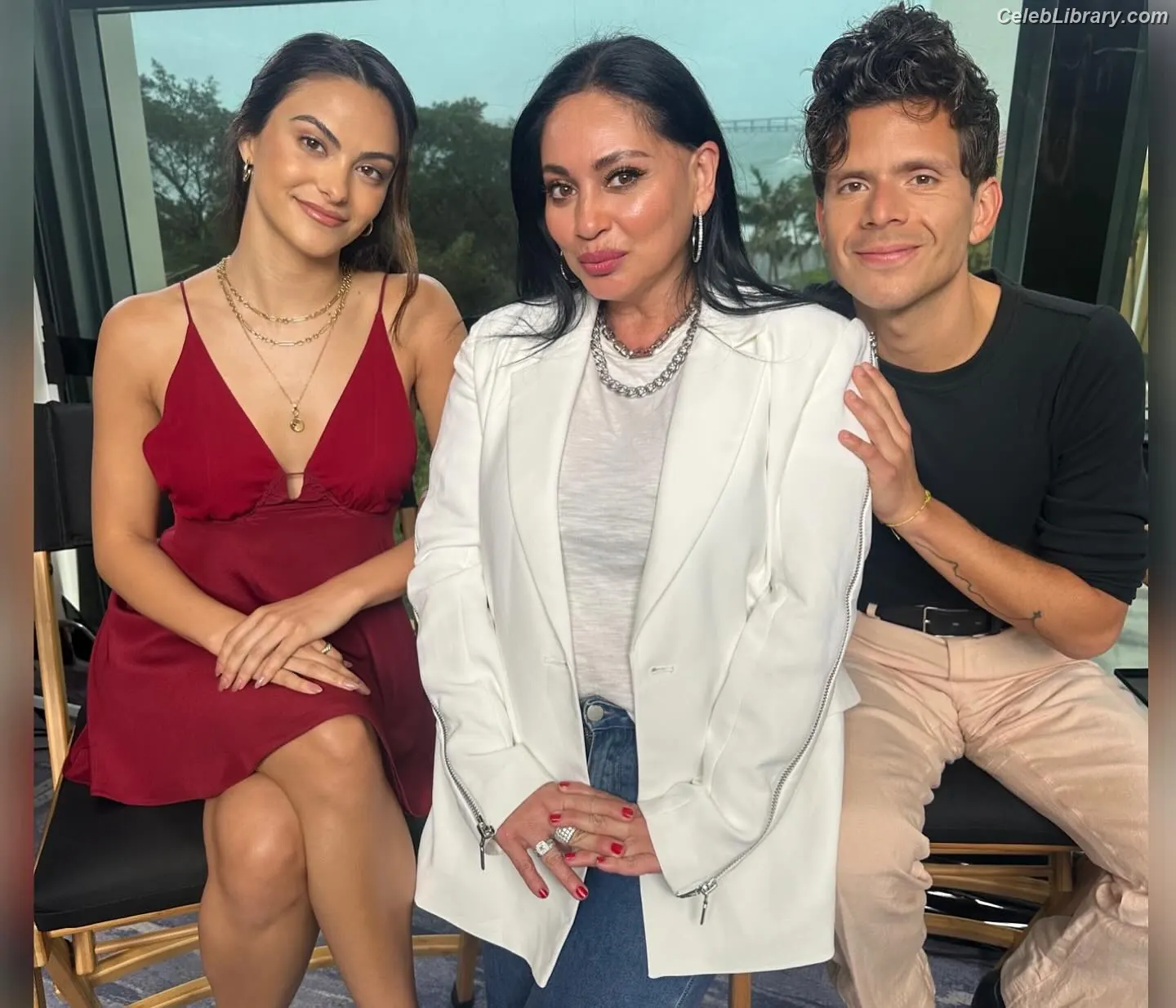 Camila Mendes photo 1 of 947