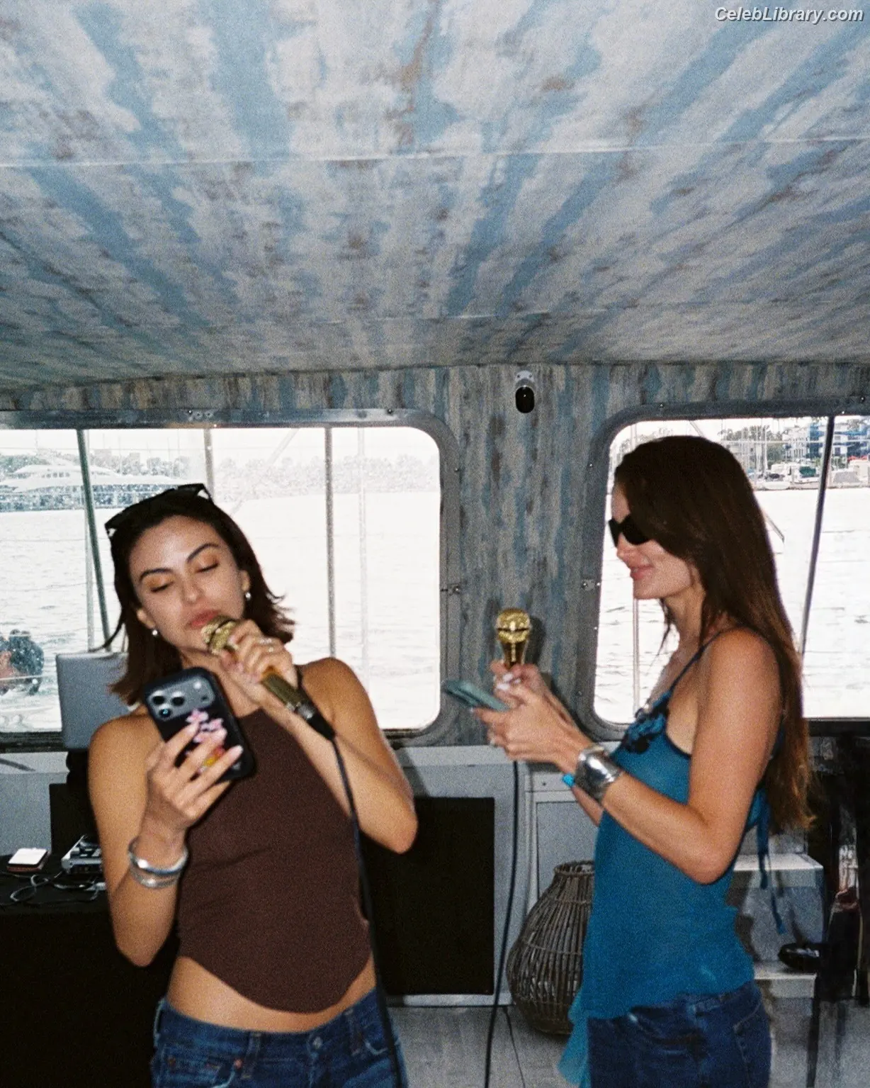 Camila Mendes photo 7 of 947