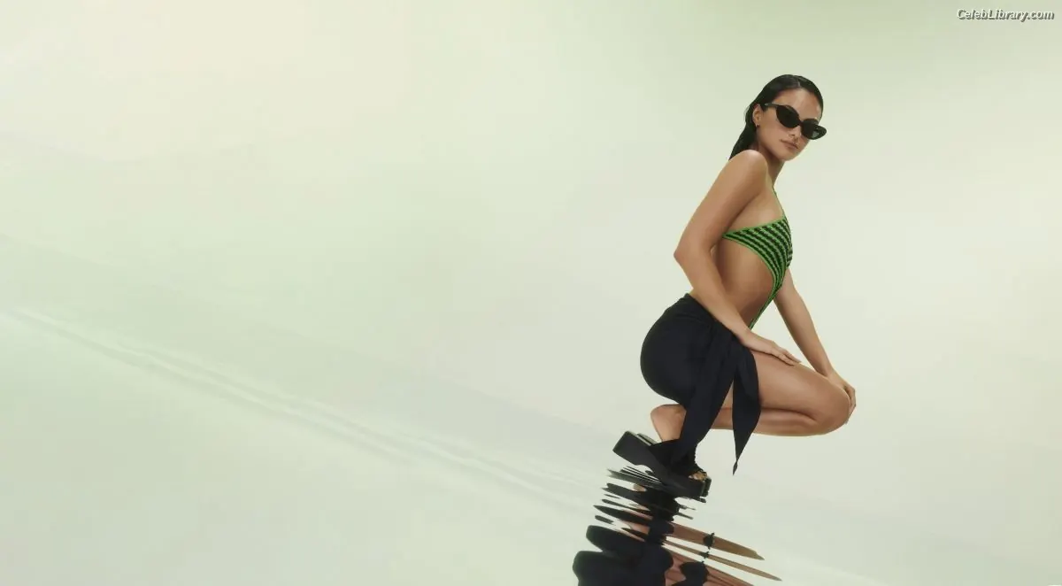 Camila Mendes photo 23 of 947