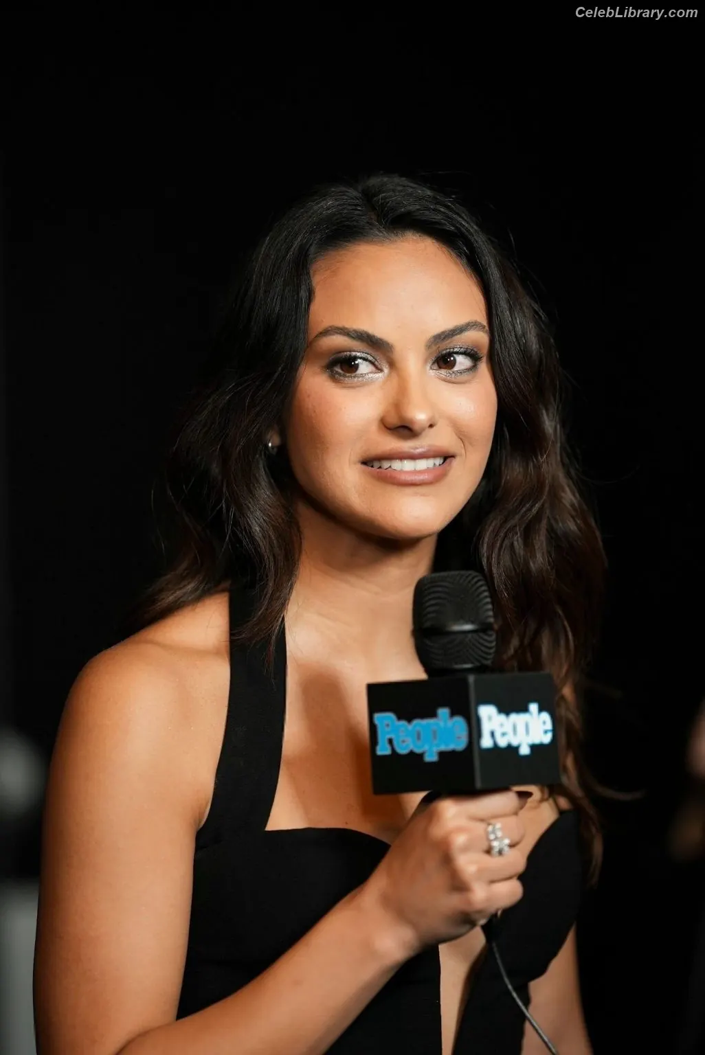 Camila Mendes photo 6 of 947