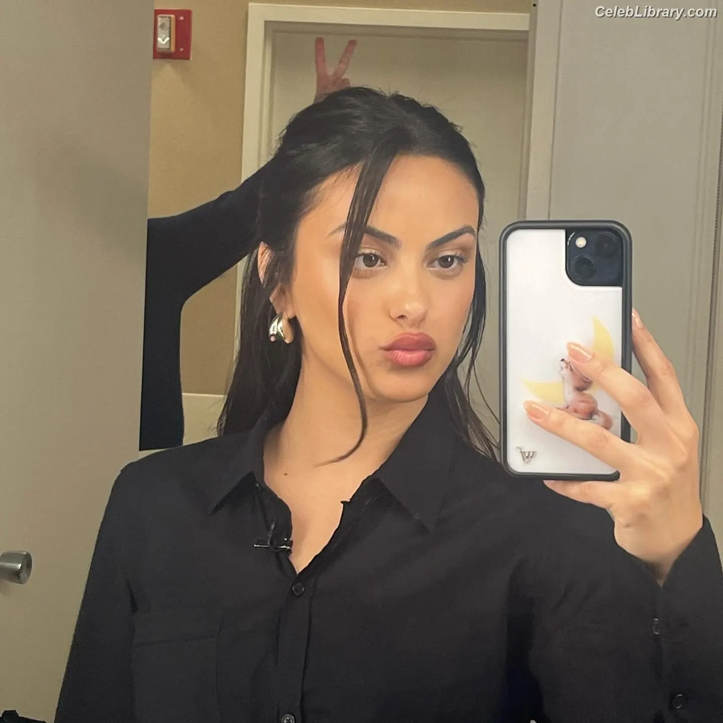 Camila Mendes photo 11 of 947