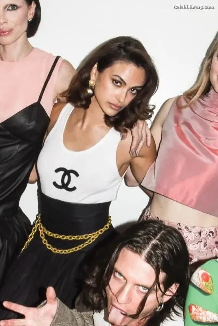 Camila Mendes photo 13 of 947