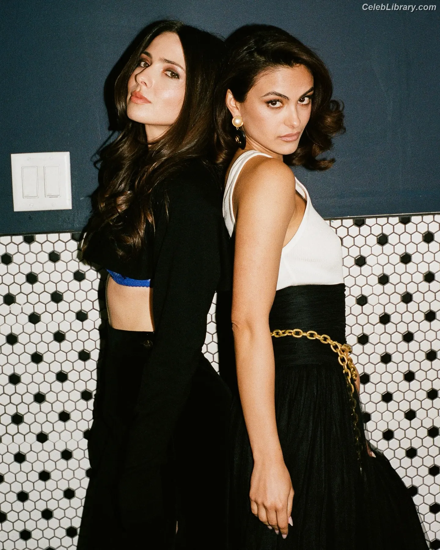 Camila Mendes photo 16 of 947