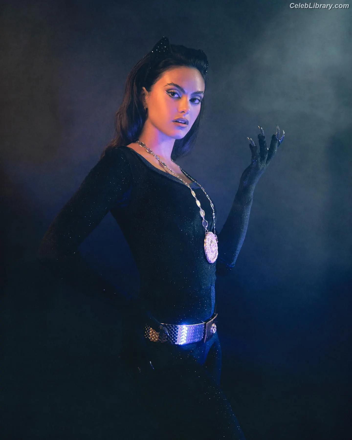 Camila Mendes photo 2 of 947