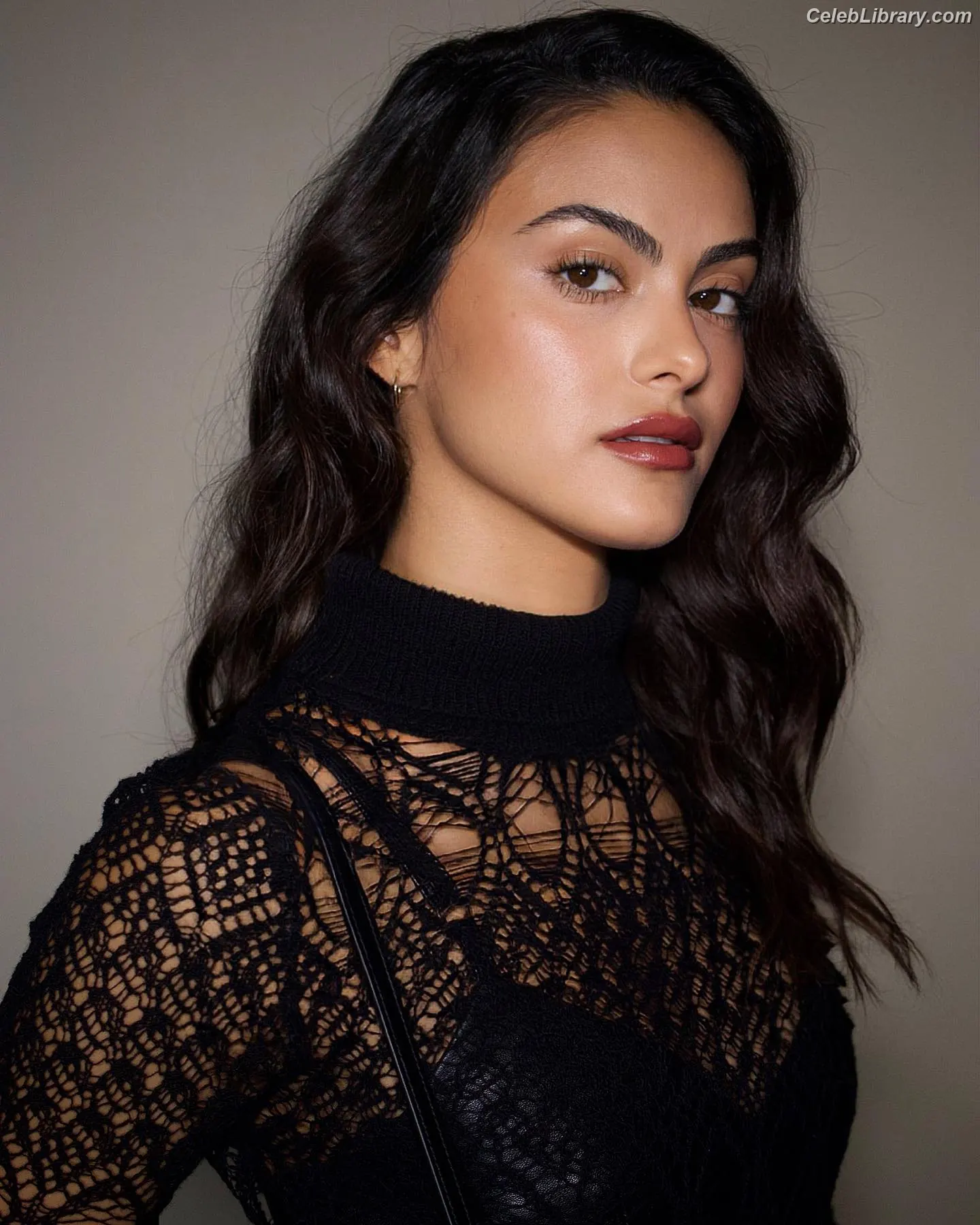 Camila Mendes photo 15 of 947