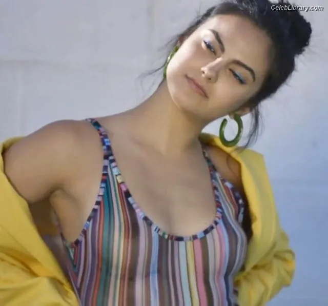 Camila Mendes photo 5 of 947
