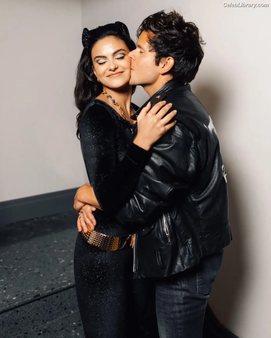 Camila Mendes photo 2 of 947