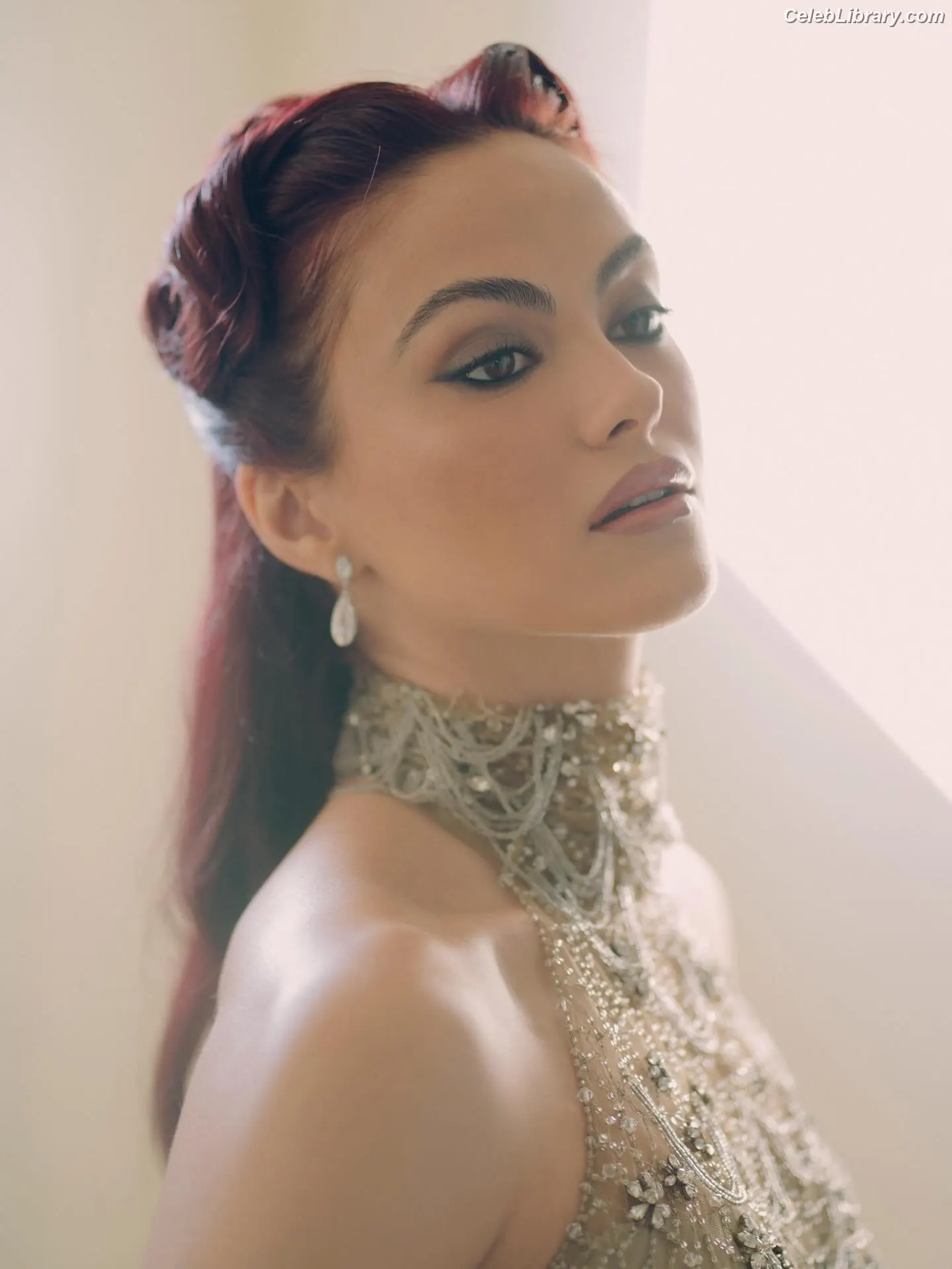 Camila Mendes photo 2 of 947