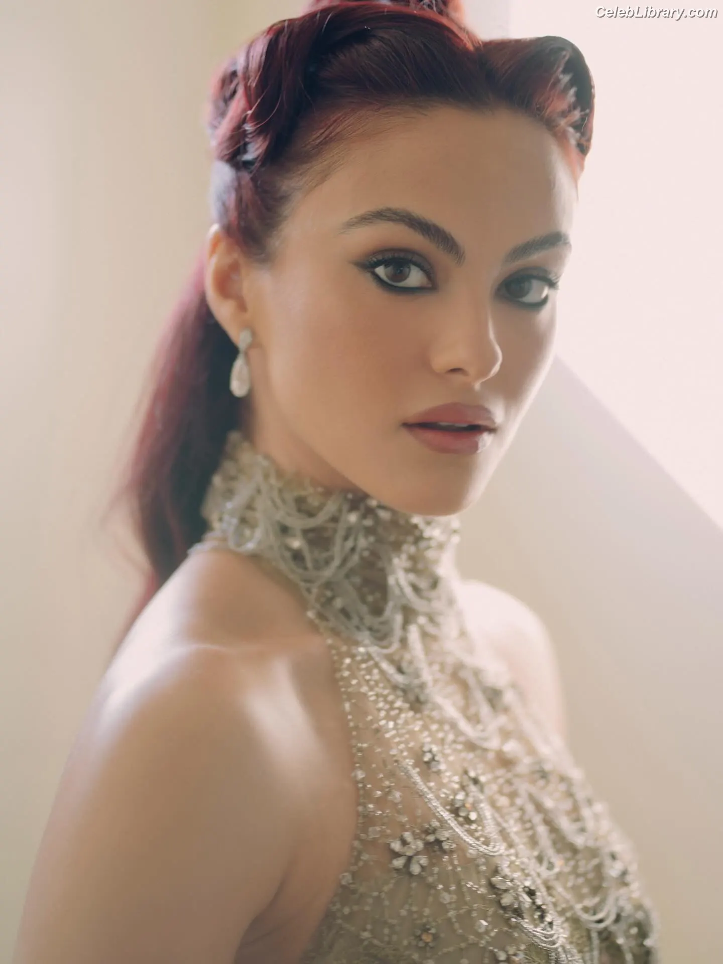 Camila Mendes photo 3 of 947
