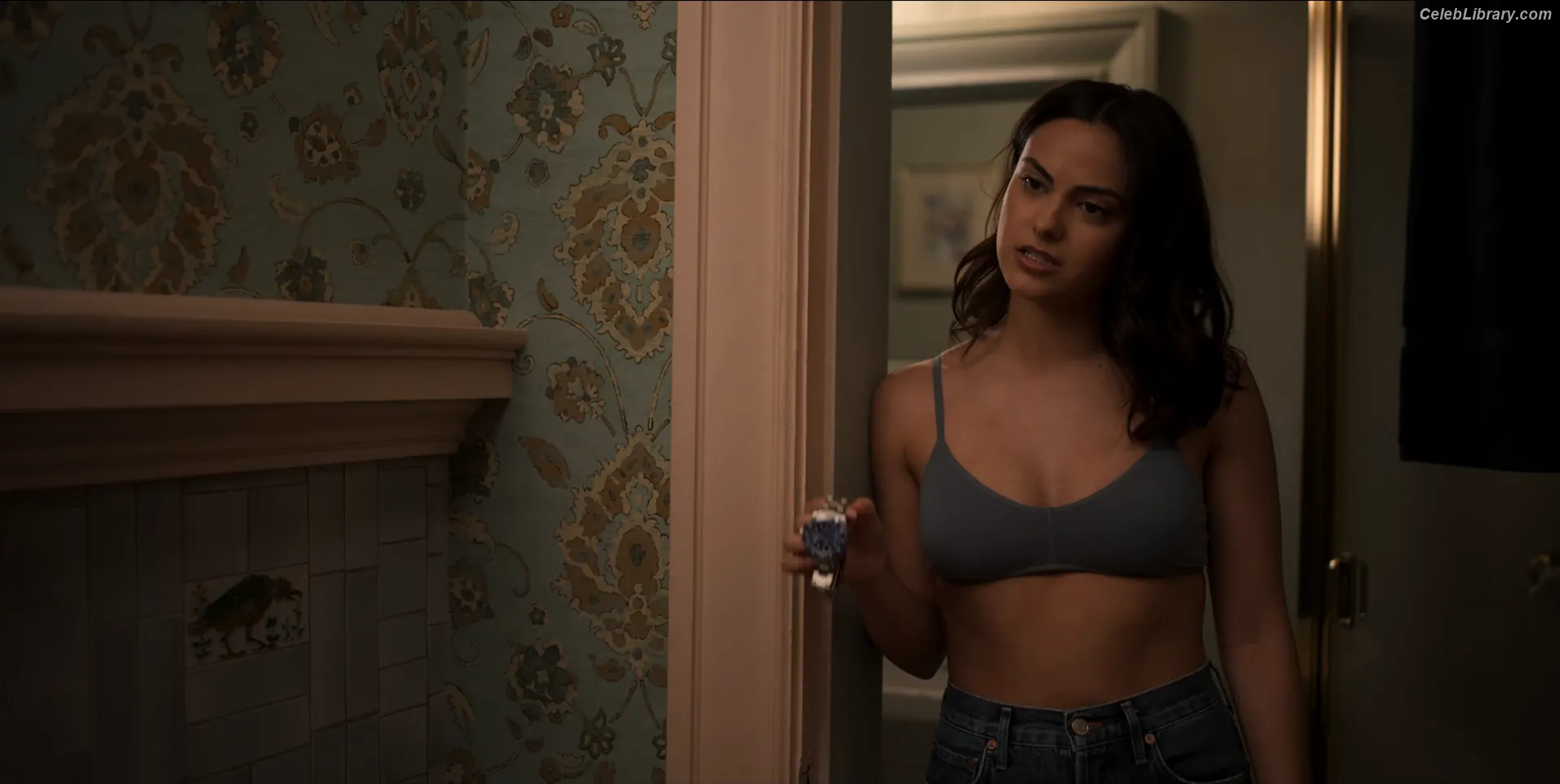 Camila Mendes photo 1 of 947