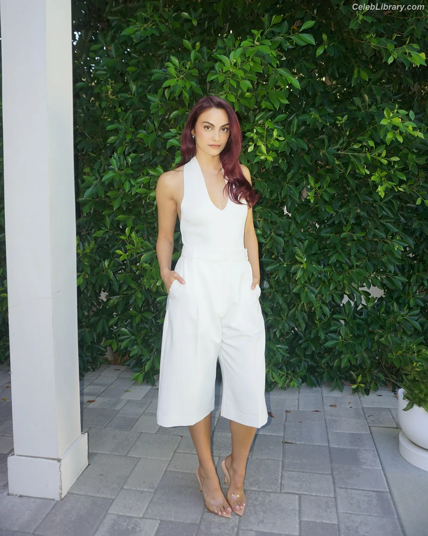 Camila Mendes photo 2 of 947
