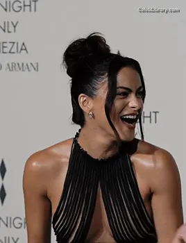Camila Mendes photo 10 of 947
