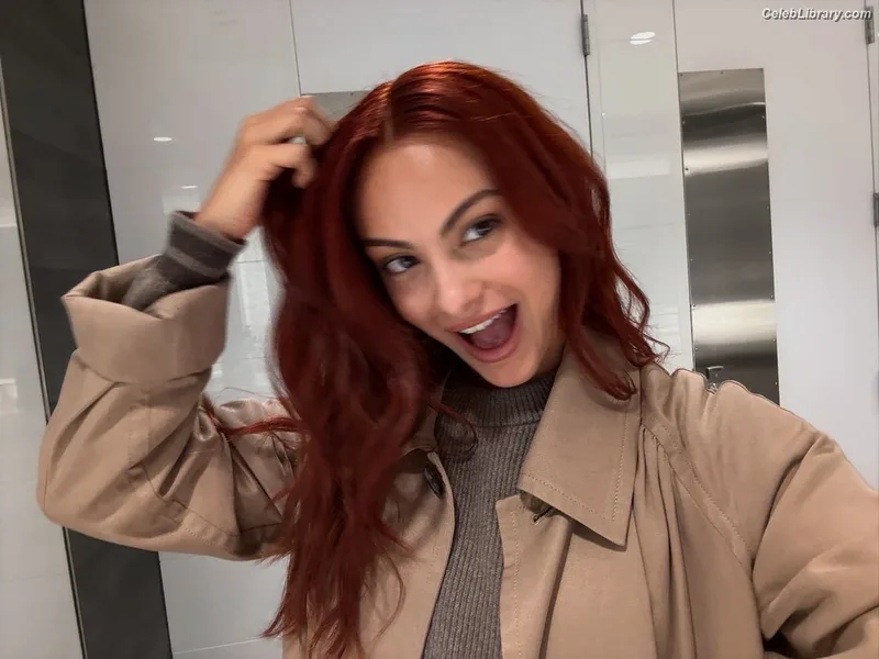 Camila Mendes photo 6 of 950