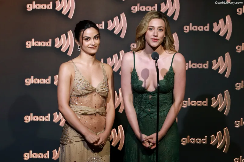 Camila Mendes photo 10 of 950