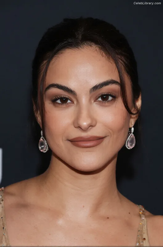 Camila Mendes photo 15 of 950