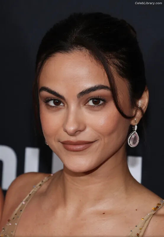 Camila Mendes photo 17 of 950
