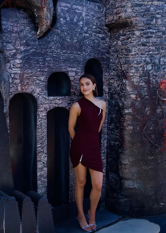 Camila Mendes photo 7 of 950