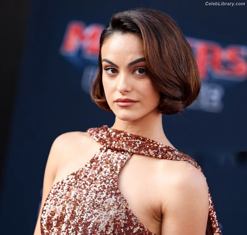 Camila Mendes photo 3 of 950