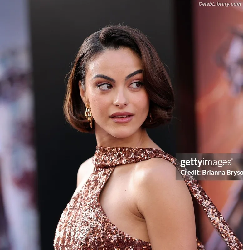 Camila Mendes photo 4 of 950