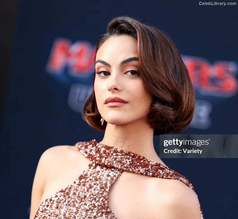 Camila Mendes photo 5 of 950