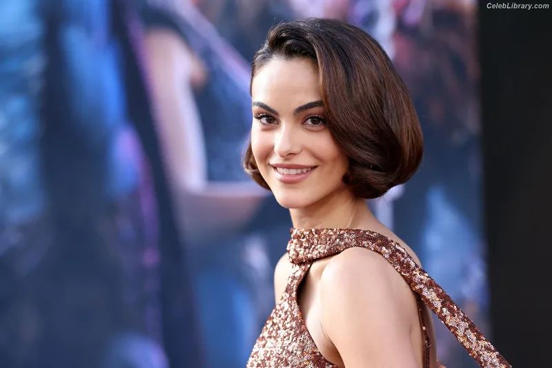Camila Mendes photo 8 of 950