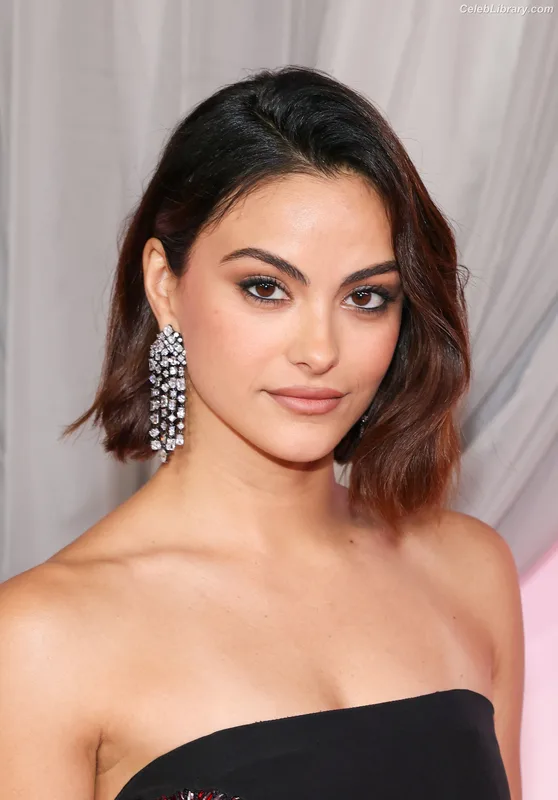 Camila Mendes photo 16 of 950