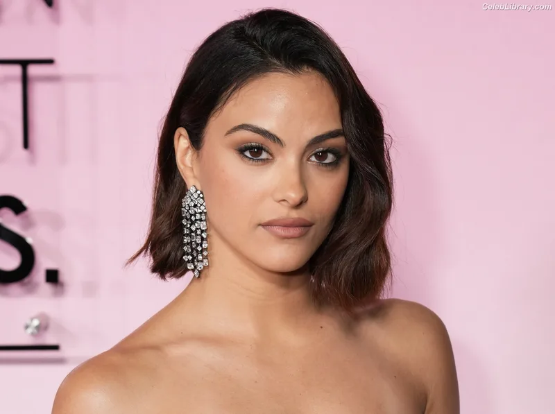 Camila Mendes photo 24 of 950