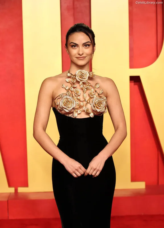 Camila Mendes photo 12 of 950