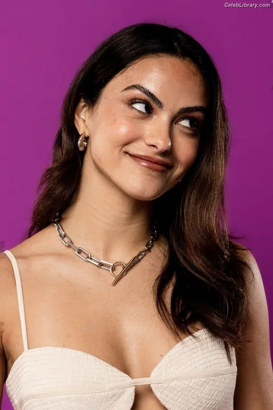 Camila Mendes photo 13 of 950