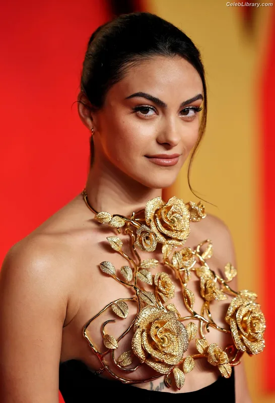 Camila Mendes photo 15 of 950