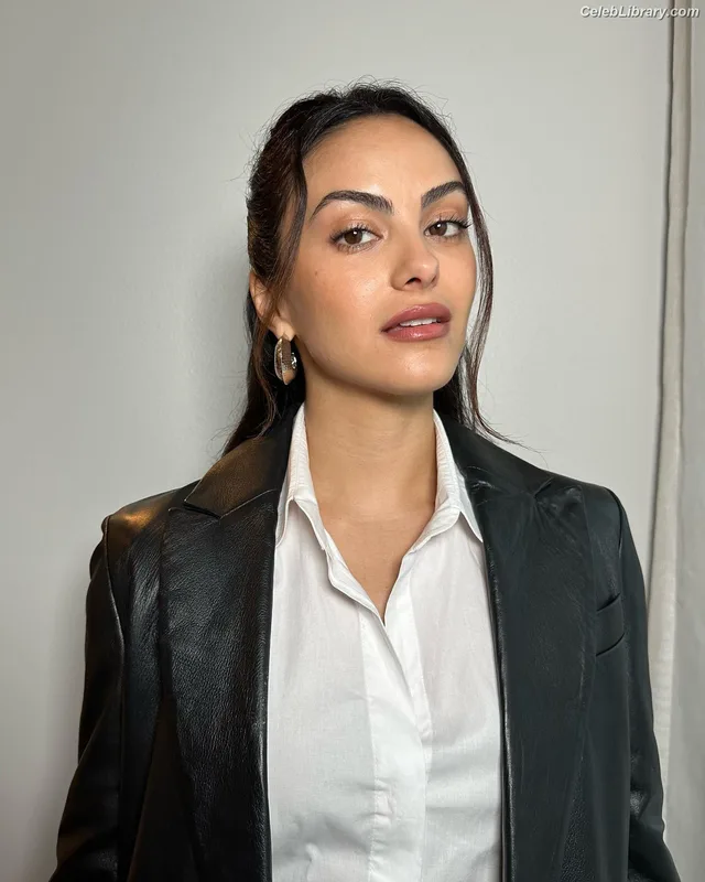 Camila Mendes photo 19 of 950