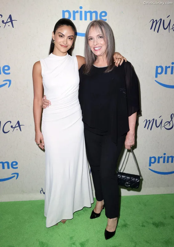 Camila Mendes photo 21 of 950