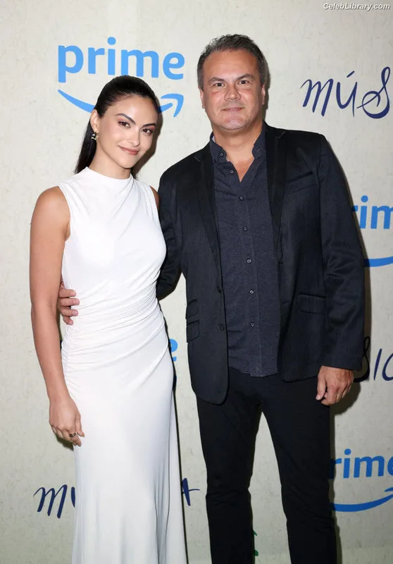 Camila Mendes photo 23 of 950