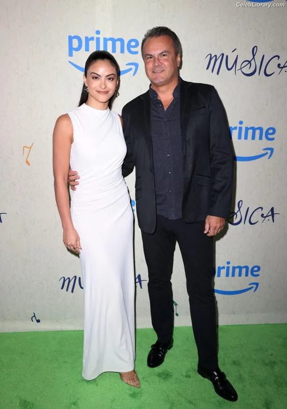 Camila Mendes photo 24 of 950