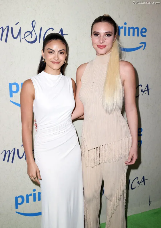 Camila Mendes photo 5 of 950