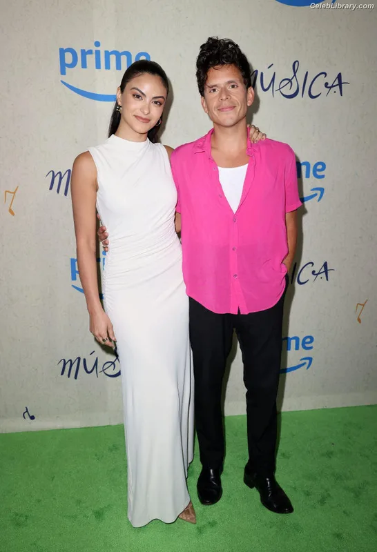 Camila Mendes photo 6 of 950
