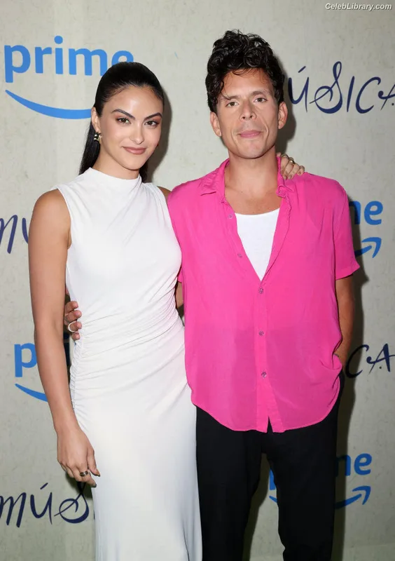 Camila Mendes photo 7 of 950
