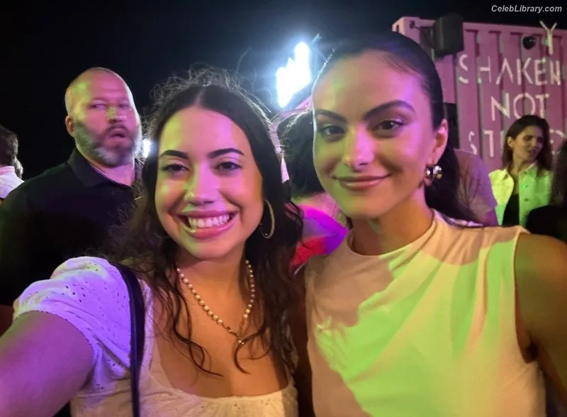 Camila Mendes photo 12 of 950