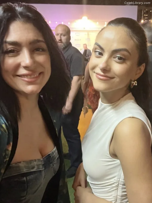 Camila Mendes photo 16 of 950