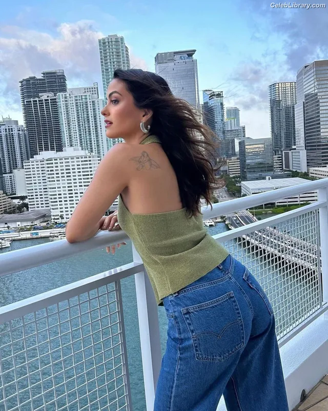 Camila Mendes photo 18 of 950