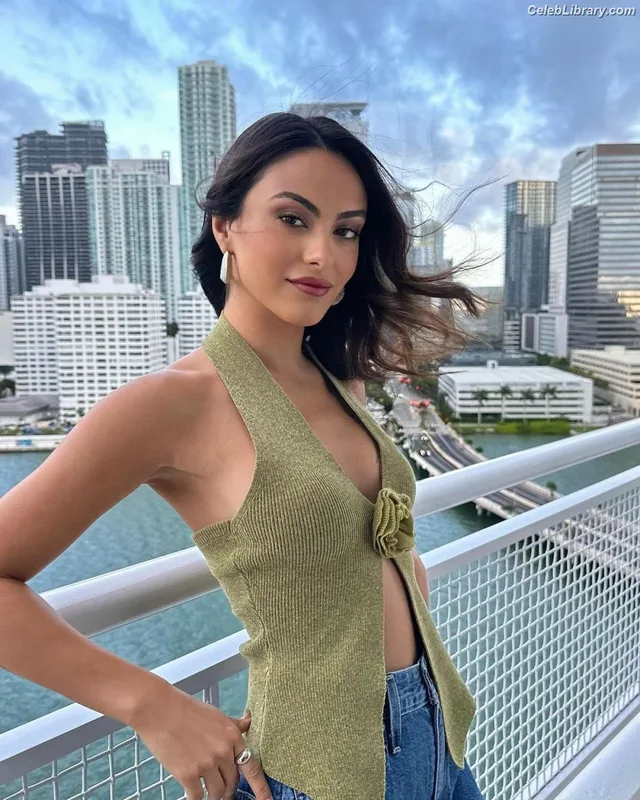 Camila Mendes photo 21 of 950