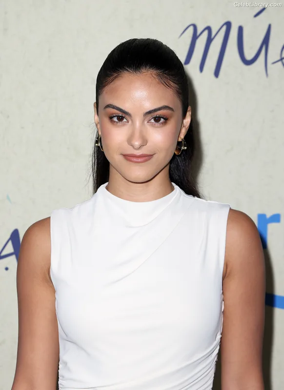 Camila Mendes photo 23 of 950